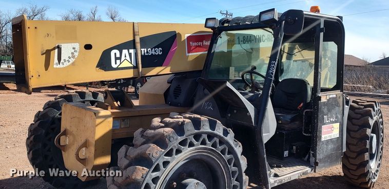image for item LK9511 2015 Caterpillar TL943C  telehandler
