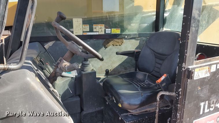 image for item LK9511 2015 Caterpillar TL943C  telehandler