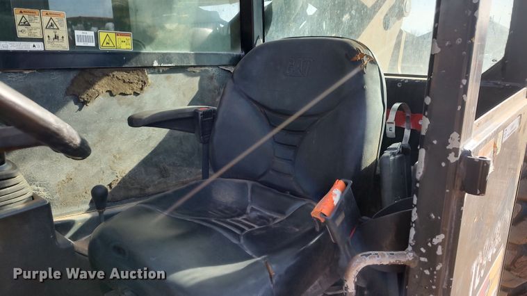 image for item LK9511 2015 Caterpillar TL943C  telehandler