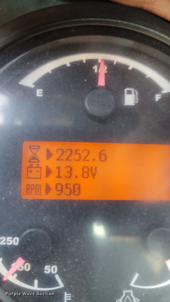 image for item LK9511 2015 Caterpillar TL943C  telehandler