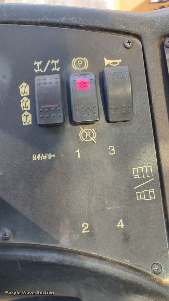 image for item LK9511 2015 Caterpillar TL943C  telehandler