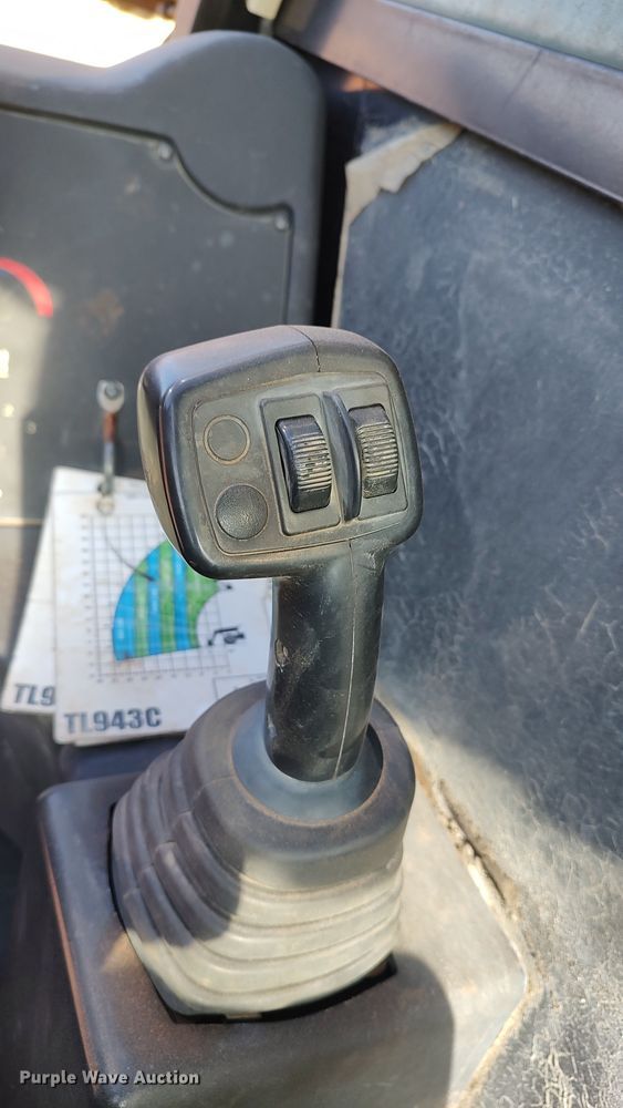 image for item LK9511 2015 Caterpillar TL943C  telehandler