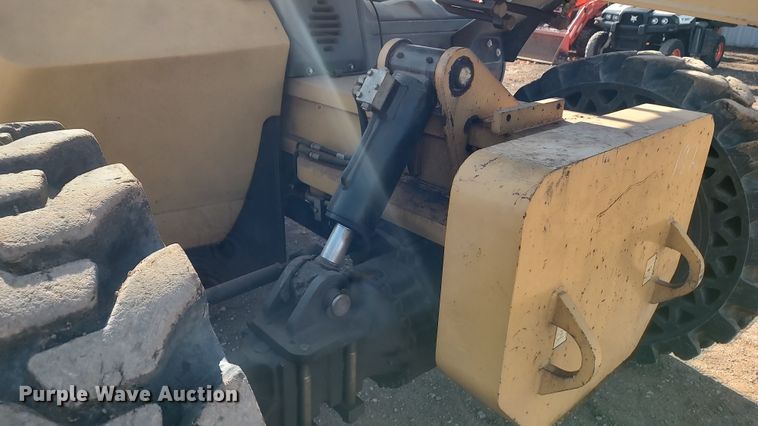 image for item LK9511 2015 Caterpillar TL943C  telehandler