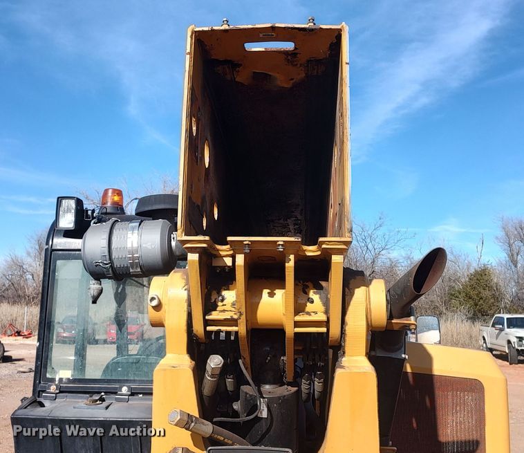 image for item LK9511 2015 Caterpillar TL943C  telehandler