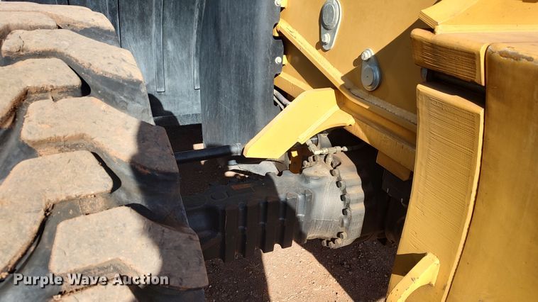 image for item LK9511 2015 Caterpillar TL943C  telehandler