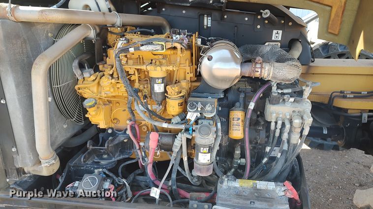 image for item LK9511 2015 Caterpillar TL943C  telehandler