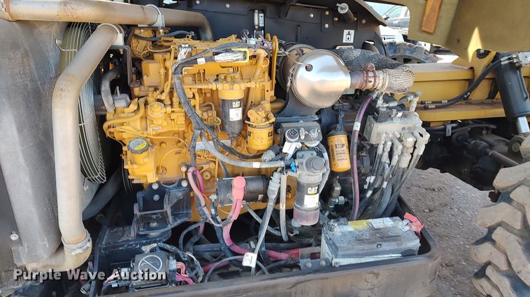 image for item LK9511 2015 Caterpillar TL943C  telehandler