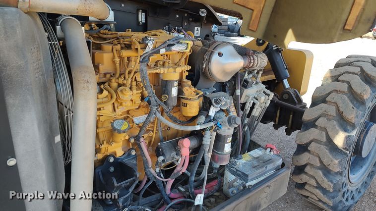 image for item LK9511 2015 Caterpillar TL943C  telehandler