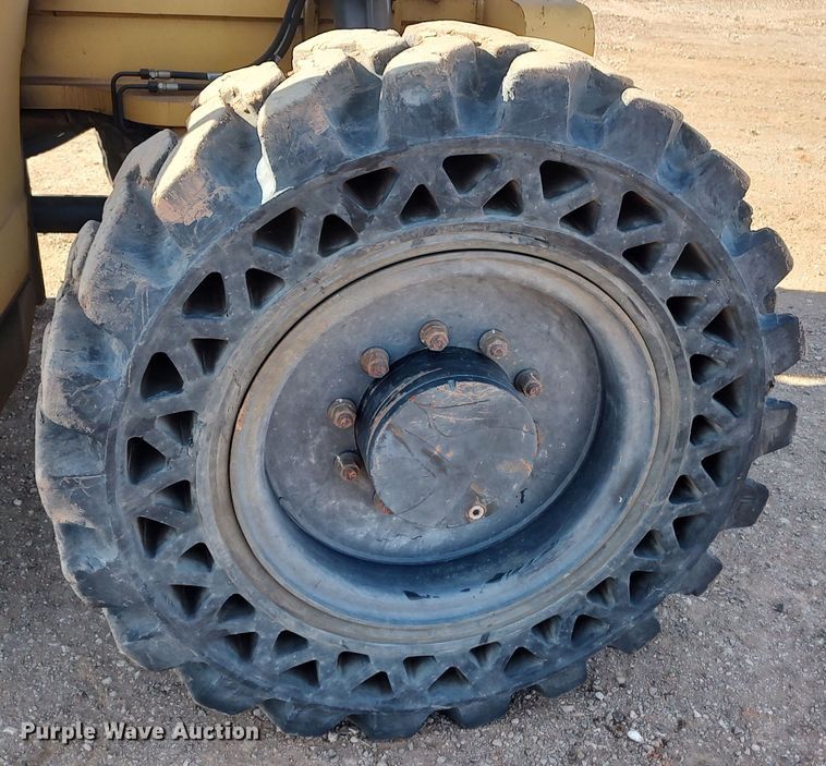 image for item LK9511 2015 Caterpillar TL943C  telehandler