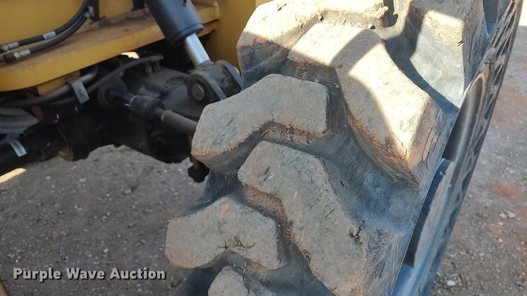 image for item LK9511 2015 Caterpillar TL943C  telehandler