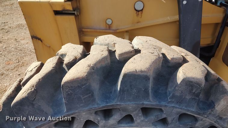 image for item LK9511 2015 Caterpillar TL943C  telehandler