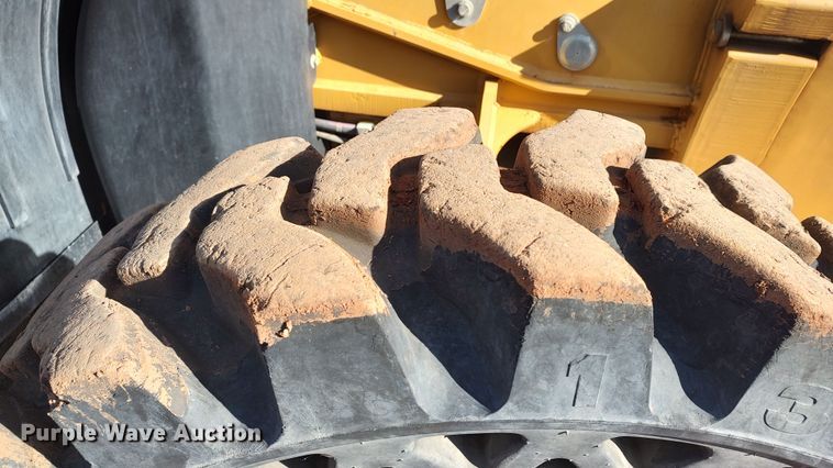 image for item LK9511 2015 Caterpillar TL943C  telehandler
