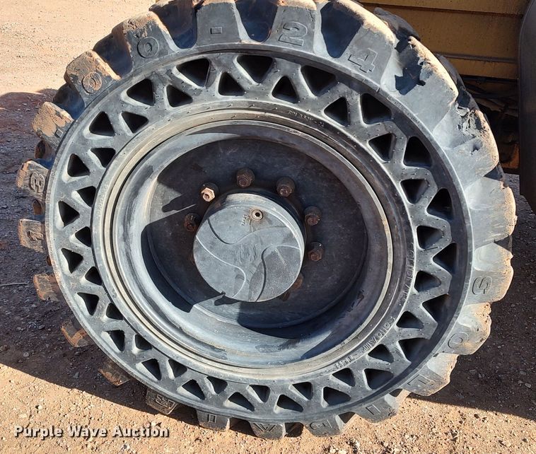 image for item LK9511 2015 Caterpillar TL943C  telehandler