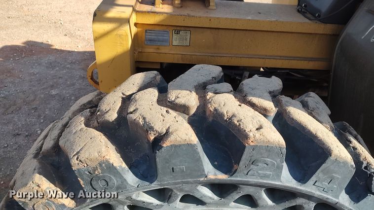 image for item LK9511 2015 Caterpillar TL943C  telehandler