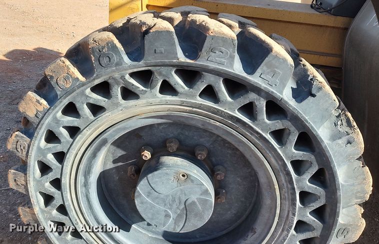 image for item LK9511 2015 Caterpillar TL943C  telehandler