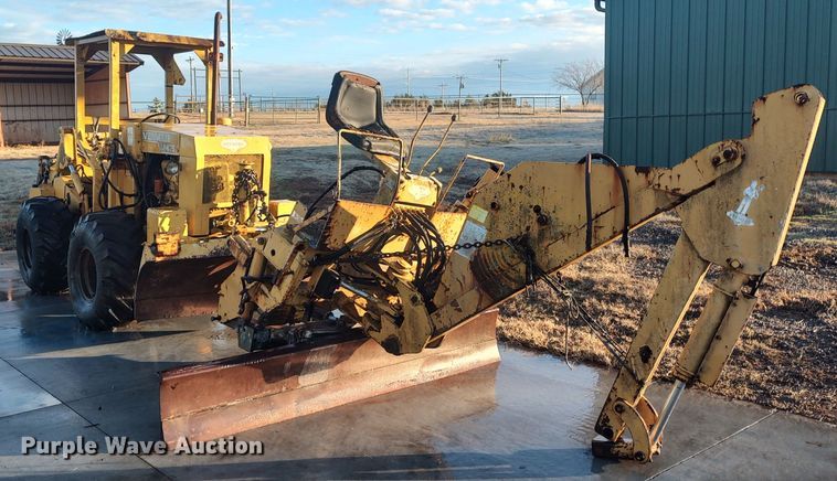 image for item LK9526 1983 Vermeer M-475  trencher