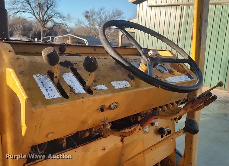 image for item LK9526 1983 Vermeer M-475  trencher