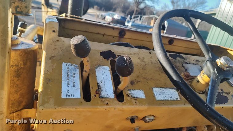 image for item LK9526 1983 Vermeer M-475  trencher