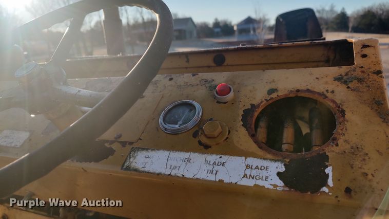 image for item LK9526 1983 Vermeer M-475  trencher