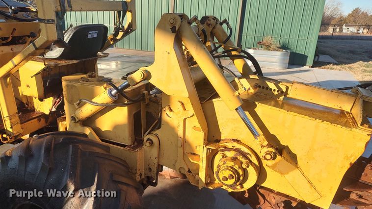 image for item LK9526 1983 Vermeer M-475  trencher