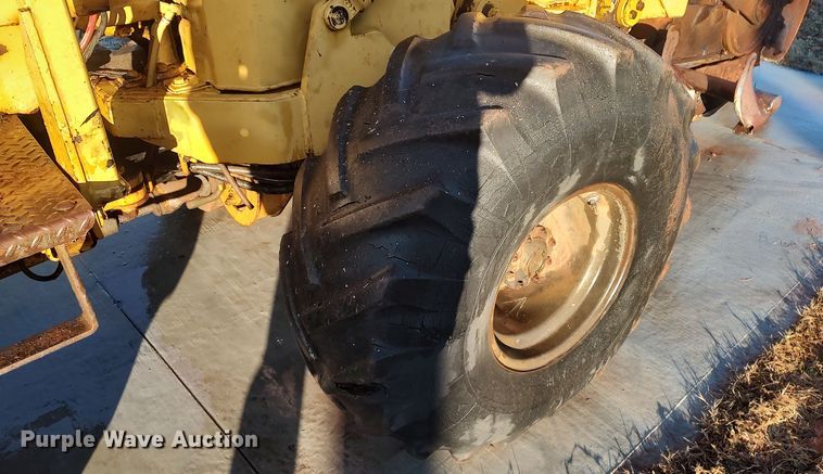 image for item LK9526 1983 Vermeer M-475  trencher