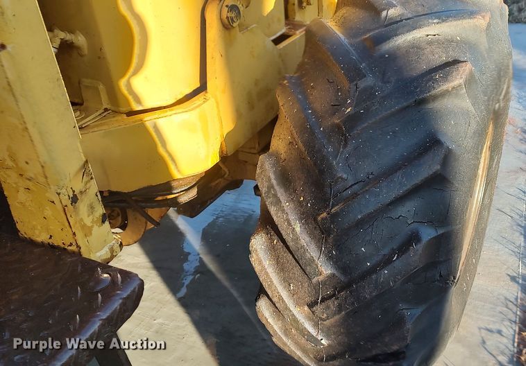 image for item LK9526 1983 Vermeer M-475  trencher