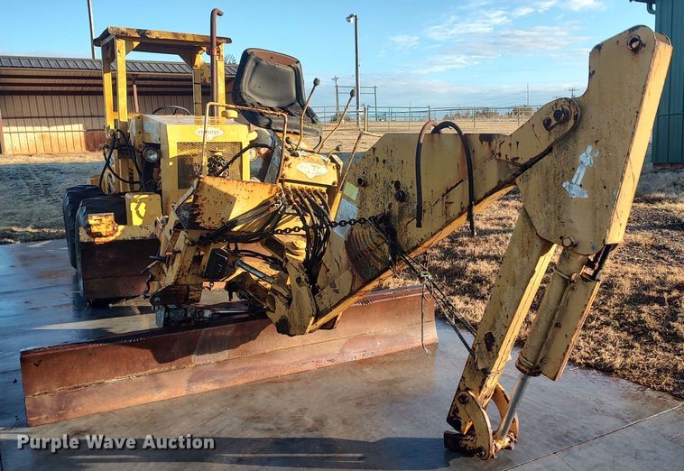 image for item LK9526 1983 Vermeer M-475  trencher