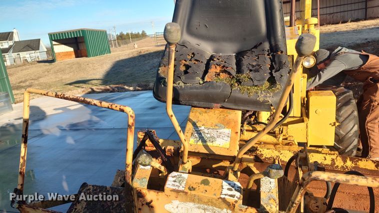 image for item LK9526 1983 Vermeer M-475  trencher