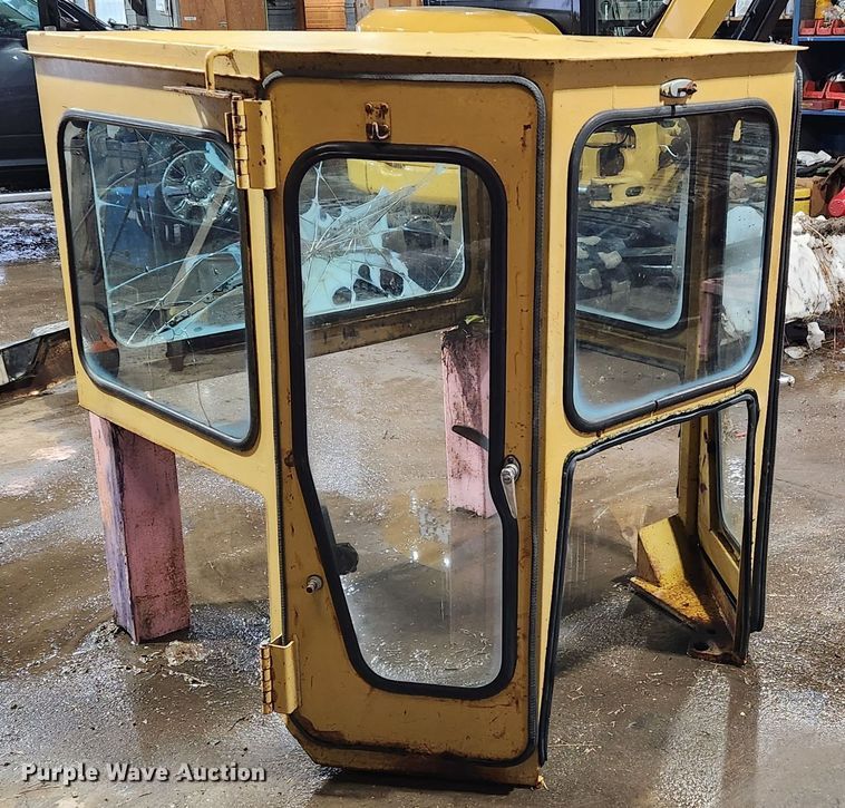 image for item ME9639 1988 Caterpillar D5H LGP dozer cab