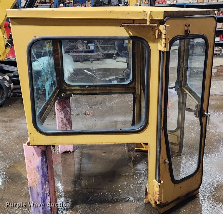 image for item ME9639 1988 Caterpillar D5H LGP dozer cab