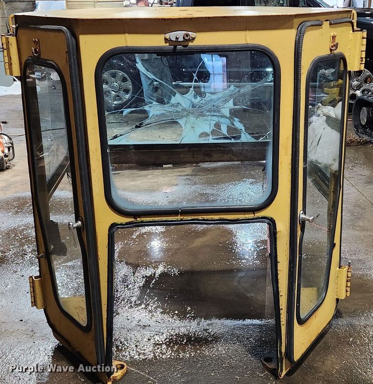 image for item ME9639 1988 Caterpillar D5H LGP dozer cab