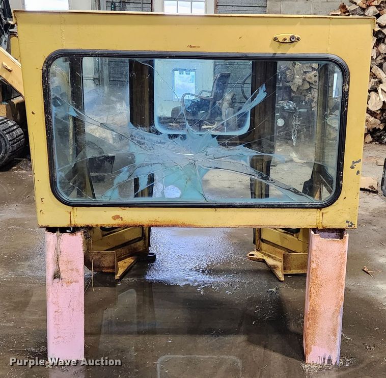 image for item ME9639 1988 Caterpillar D5H LGP dozer cab