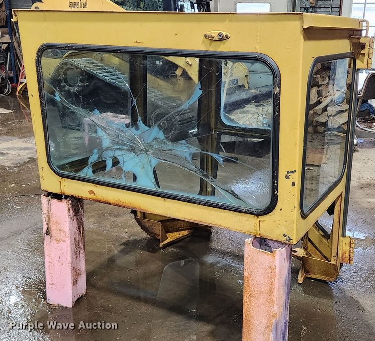 image for item ME9639 1988 Caterpillar D5H LGP dozer cab