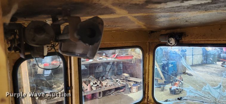 image for item ME9639 1988 Caterpillar D5H LGP dozer cab