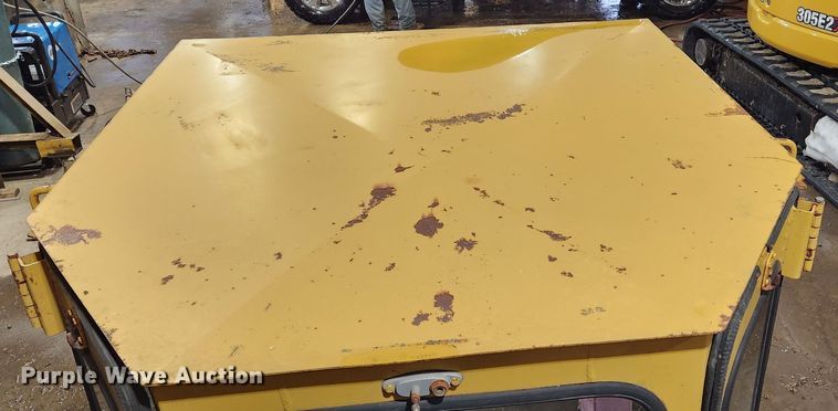 image for item ME9639 1988 Caterpillar D5H LGP dozer cab