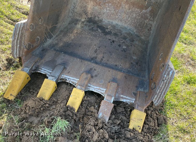 image for item MI9729 2003 Caterpillar 320C L  excavator