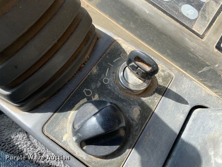 image for item MI9729 2003 Caterpillar 320C L  excavator