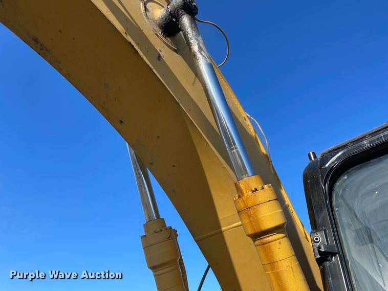 image for item MI9729 2003 Caterpillar 320C L  excavator