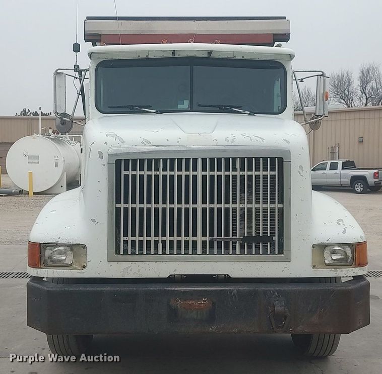 image for item MM9939 1994 International 9200  dump truck