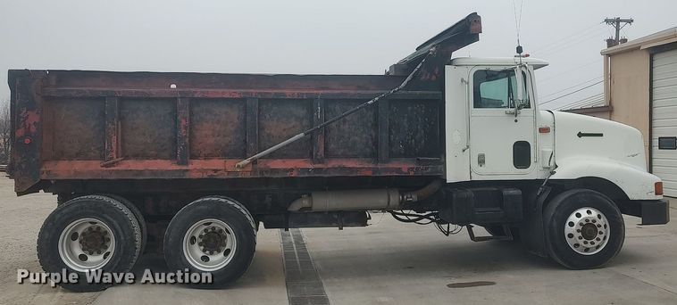image for item MM9939 1994 International 9200  dump truck