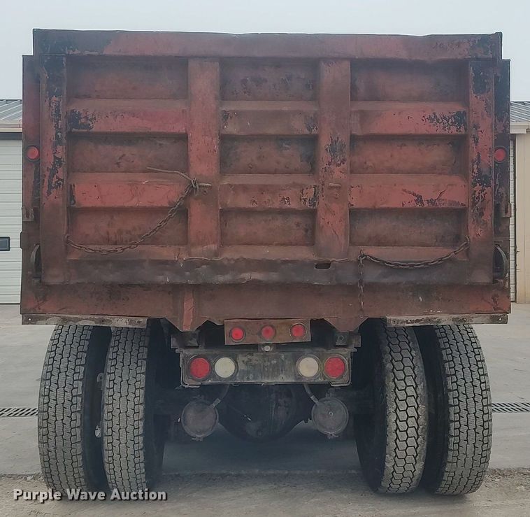 image for item MM9939 1994 International 9200  dump truck