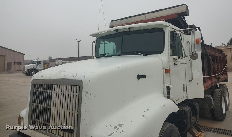 image for item MM9939 1994 International 9200  dump truck