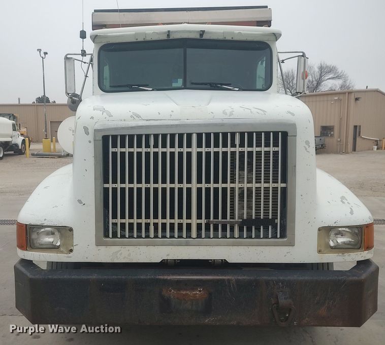 image for item MM9939 1994 International 9200  dump truck