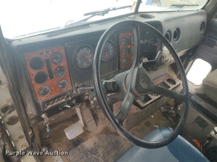 image for item MM9939 1994 International 9200  dump truck