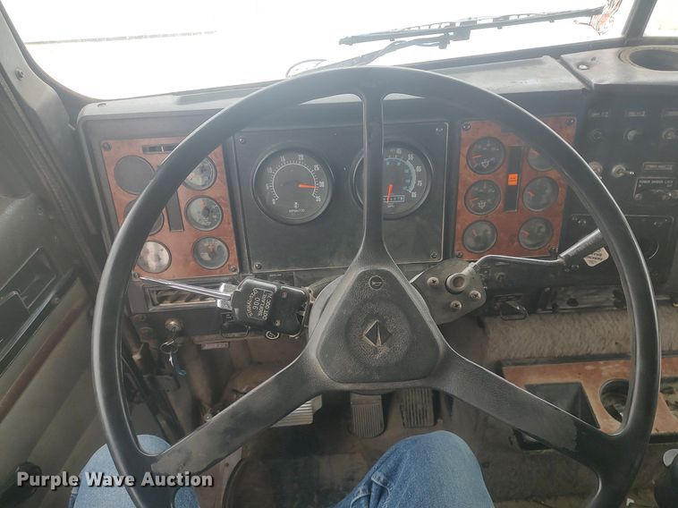 image for item MM9939 1994 International 9200  dump truck