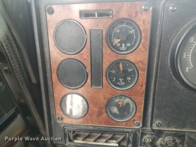 image for item MM9939 1994 International 9200  dump truck