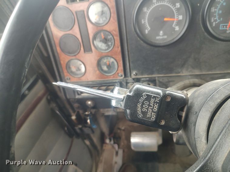 image for item MM9939 1994 International 9200  dump truck