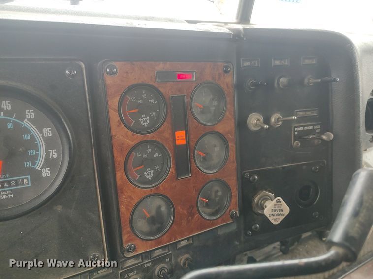 image for item MM9939 1994 International 9200  dump truck