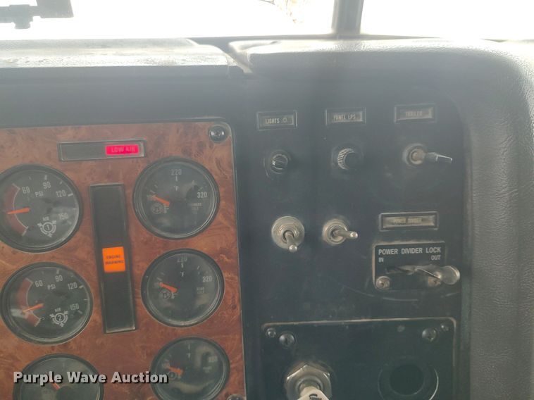 image for item MM9939 1994 International 9200  dump truck