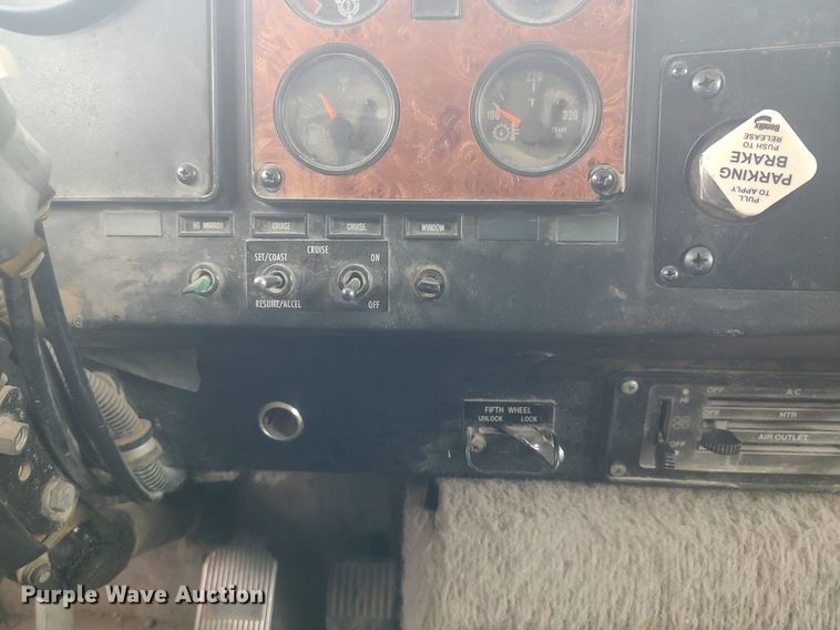 image for item MM9939 1994 International 9200  dump truck